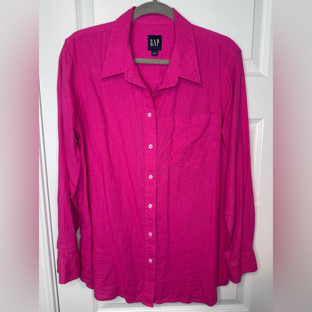 GAP Women's Button-Up Shirt in Vibrant Magenta